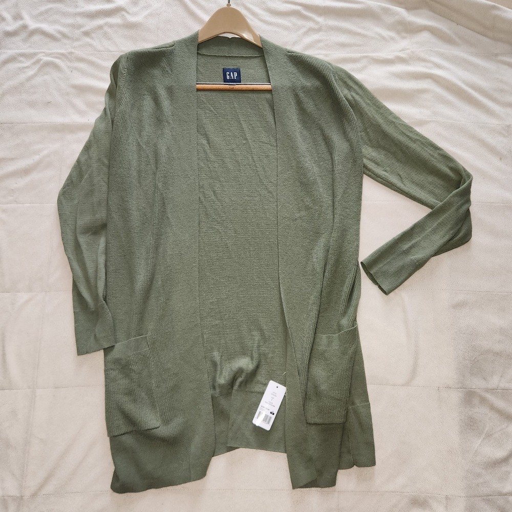 GAP Mid-Weight Long-Sleeve Rib Cardigan Sweater. Four Leaf Clover Green NWT Sz S